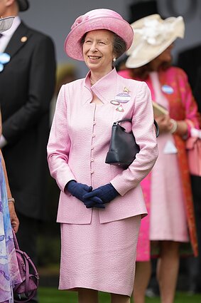 Princesė Anne karališkosiose Askoto žirgų lenktynėse, 2026 m. Princesė Anne karališkosiose Askoto žirgų lenktynėse, 2026 m.