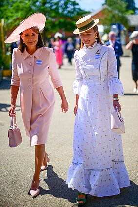 Carole Middleton ir Alizée Thevenet karališkosiose Askoto žirgų lenktynėse Carole Middleton ir Alizée Thevenet karališkosiose Askoto žirgų lenktynėse