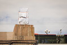 Ant Vilniaus Žaliojo tilto iškilo skulptūros tobuliems vaikams Ant Vilniaus Žaliojo tilto iškilo skulptūros tobuliems vaikams
