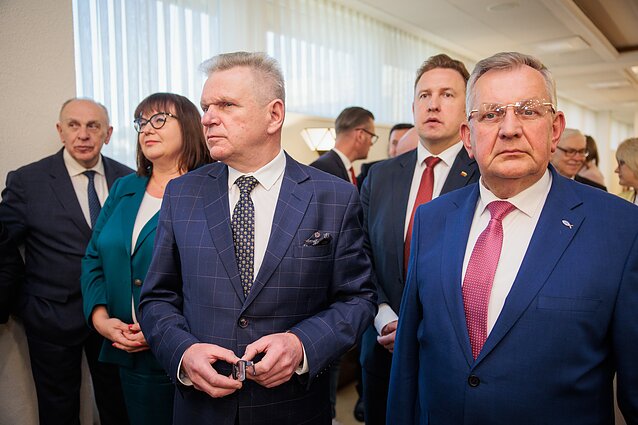 Socjaldemokraci, Demokraci i „chłopi” podpisali umowę koalicyjną; Jarosław Narkiewicz, Czesław Olszewski Socjaldemokraci, Demokraci i „chłopi” podpisali umowę koalicyjną; Jarosław Narkiewicz, Czesław Olszewski
