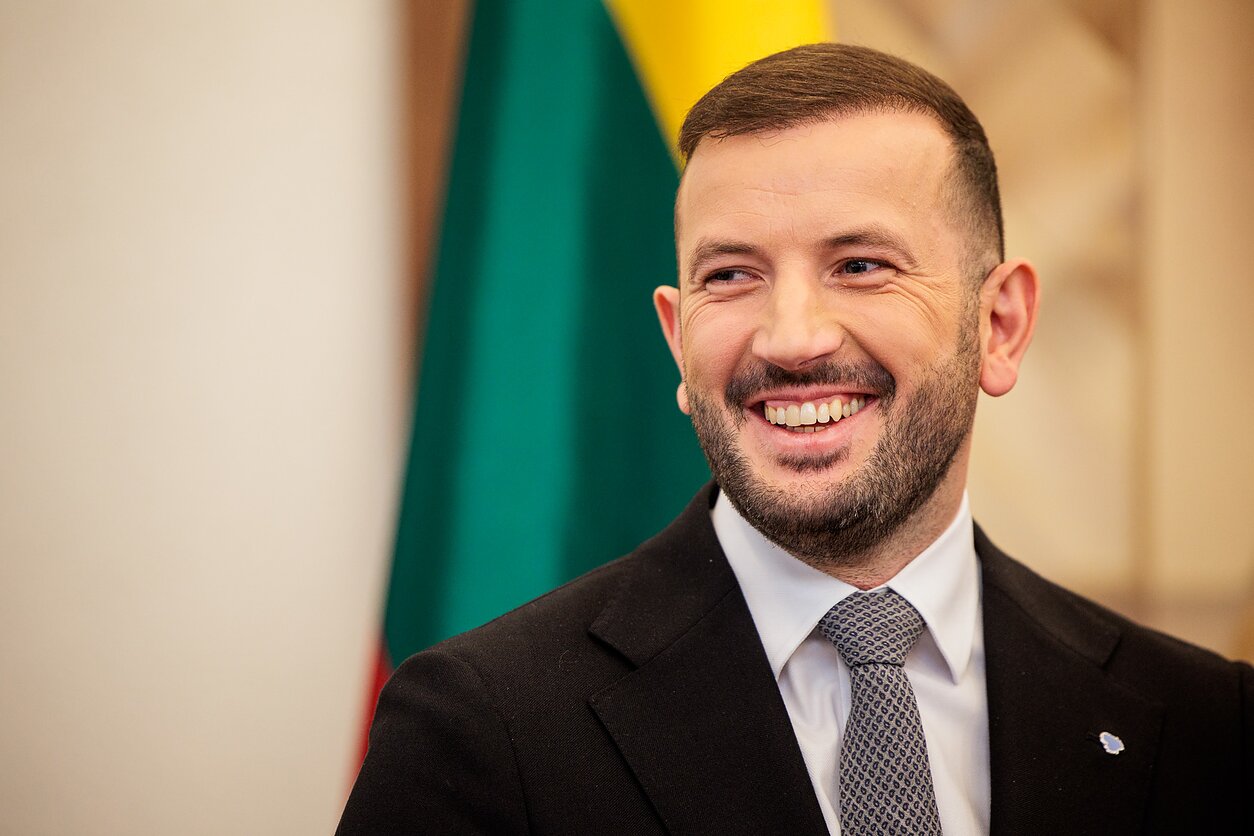 LSDP, „valstiečiai“ ir demokratai pasirašė naują koalicijos sutartį: Virginijus Sinkevičius LSDP, „valstiečiai“ ir demokratai pasirašė naują koalicijos sutartį: Virginijus Sinkevičius