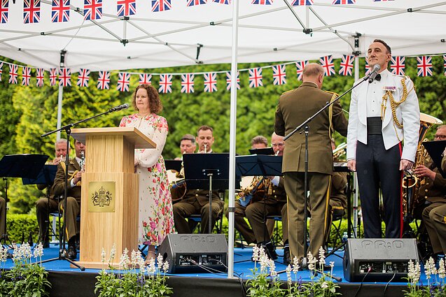 Vilniuje iškilmingai paminėta britų karaliaus Karolio III gimimo diena Vilniuje iškilmingai paminėta britų karaliaus Karolio III gimimo diena