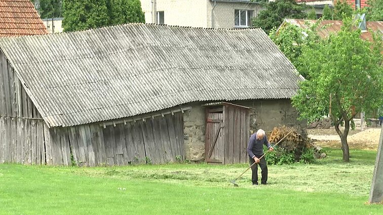 Lauko tualetai Lietuvos sodybose vis dar įprasta: paramos užtenka ne visiems