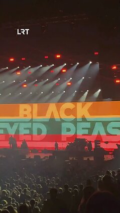 Žalgirio arena šėlsta: grupė „Black Eyed Peas“ žaidžia su publika