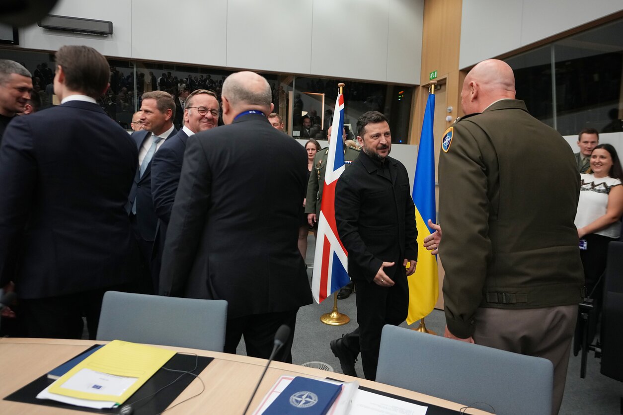 Volodymyras Zelenskis Ukrainos gynybos kontaktinės grupės sustikime Volodymyras Zelenskis Ukrainos gynybos kontaktinės grupės sustikime