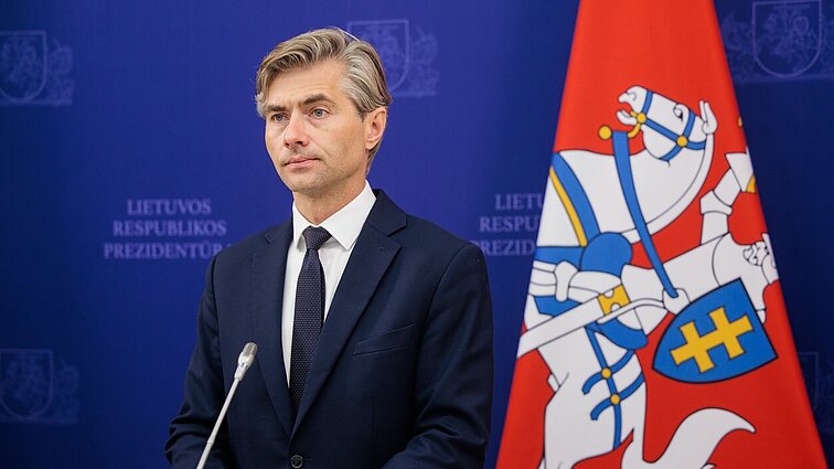 Dienos tema (su vertimu į gestų k.)