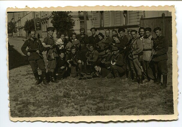 Группа партизан из Вильнюсского гетто, 1944 г.