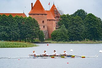 „Gintariniai irklai“