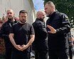 Ukrainos prezidentas V. Zelenskis nerimastingai klausosi ataskaitos apie Rusijos sukeltą gaisrą Uspenskio sobore; ne mažesnį rūpestį kelia ir kilęs konfliktas su Lenkijos vadovu 