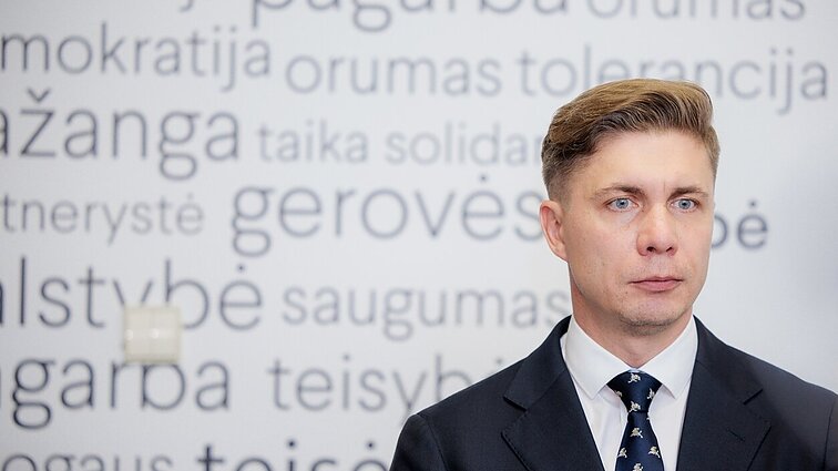 Įvertino M. Sinkevičiaus komunikaciją: atsargus, bet kalba užtikrintai