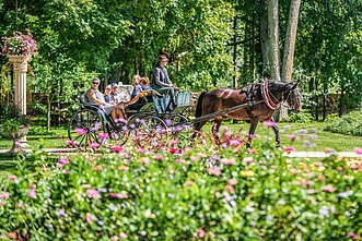 Vasaros gėlių festivalis Pakruojo dvare Vasaros gėlių festivalis Pakruojo dvare