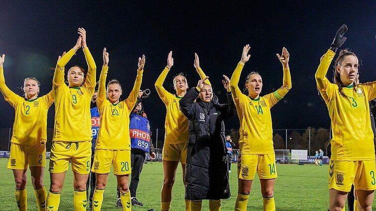 Lietuvos futbolininkės jaučiasi neįvertintos: premijos 10 kartų mažesnės nei vyrams