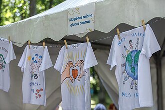 Vaikus globojančioms šeimoms šeštą kartą surengtas festivalis „Vaikai yra vaikai“ vyko Šiaulių centriniame parke Vaikus globojančioms šeimoms šeštą kartą surengtas festivalis „Vaikai yra vaikai“ vyko Šiaulių centriniame parke