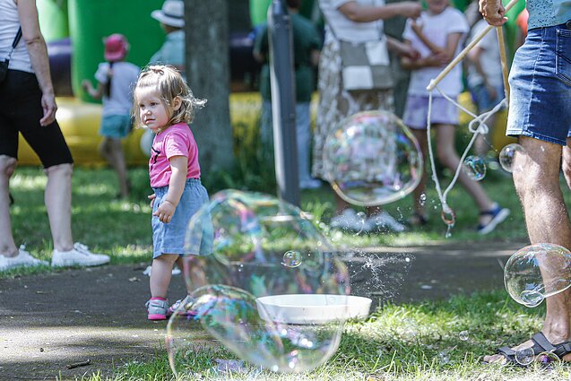 Vaikus globojančioms šeimoms šeštą kartą surengtas festivalis „Vaikai yra vaikai“ vyko Šiaulių centriniame parke Vaikus globojančioms šeimoms šeštą kartą surengtas festivalis „Vaikai yra vaikai“ vyko Šiaulių centriniame parke