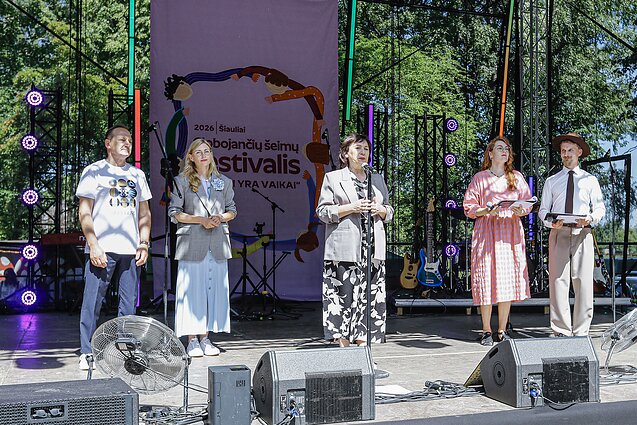 Vaikus globojančioms šeimoms šeštą kartą surengtas festivalis „Vaikai yra vaikai“ vyko Šiaulių centriniame parke Vaikus globojančioms šeimoms šeštą kartą surengtas festivalis „Vaikai yra vaikai“ vyko Šiaulių centriniame parke