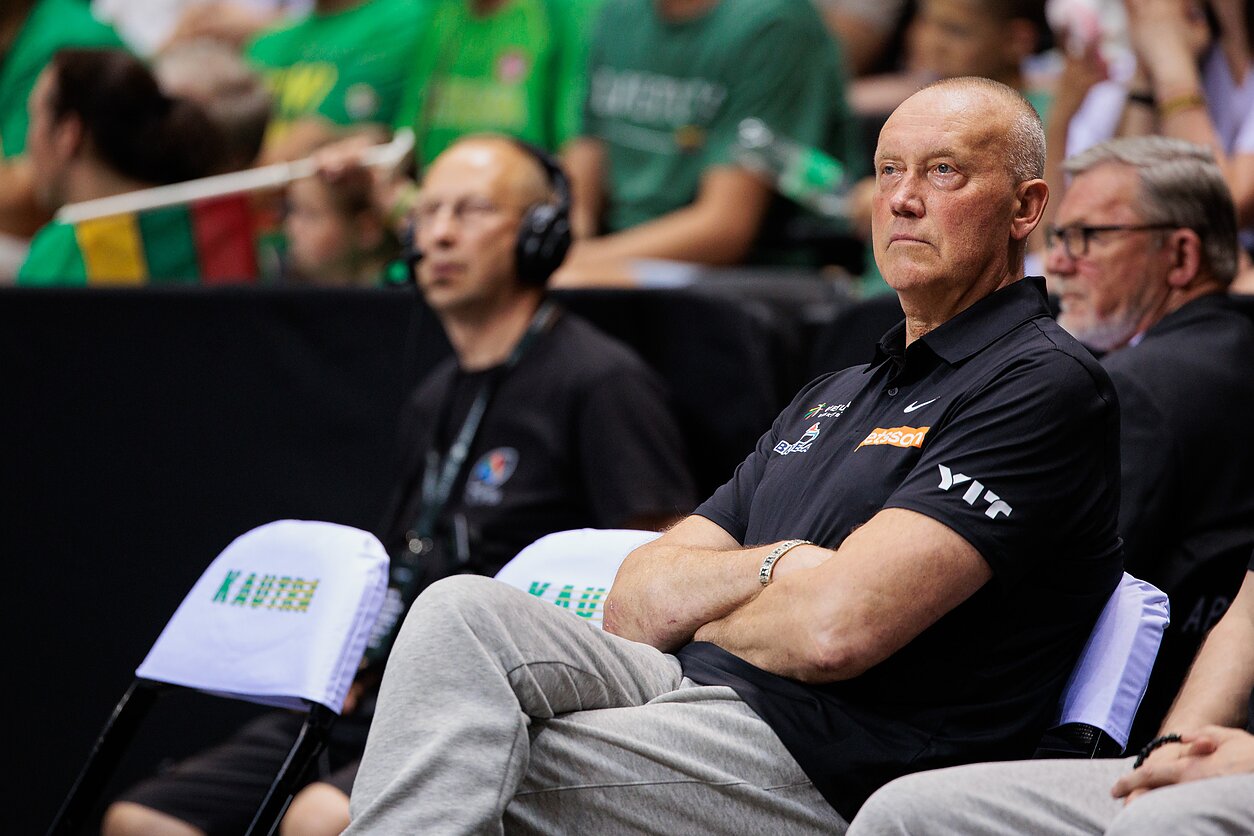 Rimas Kurtinaitis kalba po Lietuvos rinktinės rungtynių