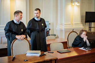 Po 15 metų paieškų buvęs „Snoro“ akcininkas Vladimiras Antonovas atvesdintas į teismą Po 15 metų paieškų buvęs „Snoro“ akcininkas Vladimiras Antonovas atvesdintas į teismą