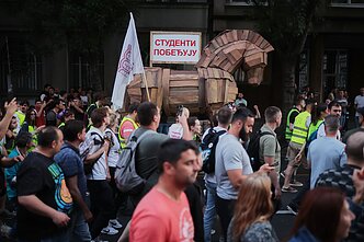 Serbijos prezidentui užsiminus apie atsistatydinimą, studentai tęsia protestus