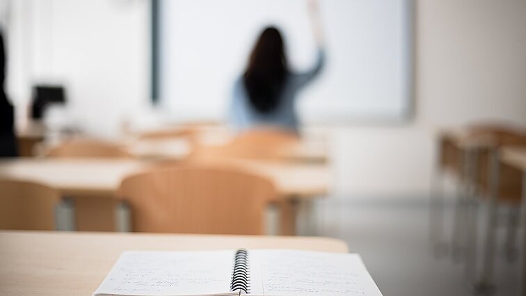 Pagalbos linija, finansinė parama studentams: pristatė planą, kaip pritraukti mokytojus