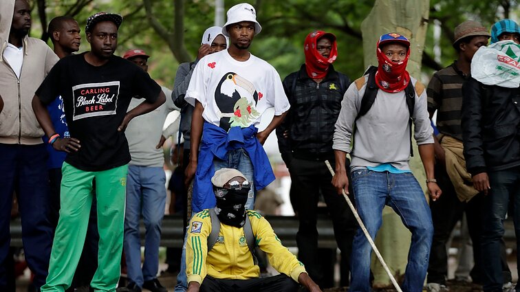 „Bijome čia likti“: Pietų Afrikoje nerimaujama dėl smurto bangos prieš imigrantus