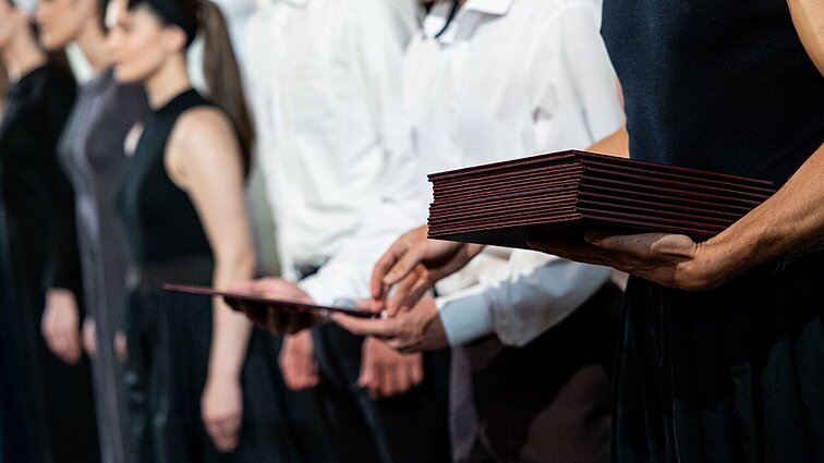 Dešimtą kartą įteikiami VU atminties diplomai: prisiminti veiklos tęsti negalėję nariai