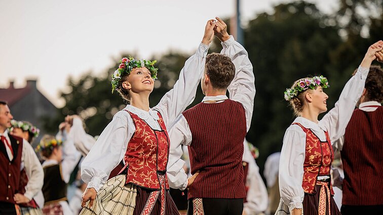 Šventė ten, bet ruošiasi visa Lietuva ir pasaulis: 17-oji tautinių šokių šventė Čikagoje