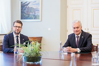 Lukas Savickas, Gitanas Nausėda