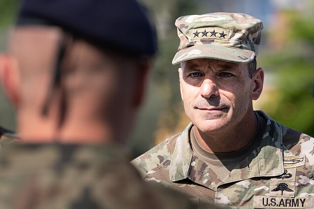 Ceremonijoje Valgoje 1-asis Vokietijos-Nyderlandų korpusas oficialiai perėmė vadovavimą Estijos ir Latvijos sausumos pajėgoms iš NATO tarptautinės vadavietės Ščecine Ceremonijoje Valgoje 1-asis Vokietijos-Nyderlandų korpusas oficialiai perėmė vadovavimą Estijos ir Latvijos sausumos pajėgoms iš NATO tarptautinės vadavietės Ščecine