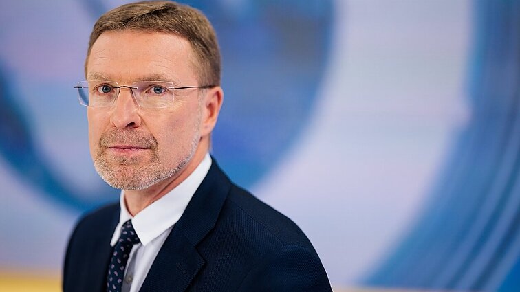 Dienos tema (su vertimu į gestų k.)