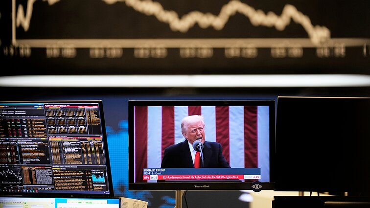 Aptarė Trumpo praturtėjimo modelį: „Rizikuoti labai mažai, uždirbti labai daug“