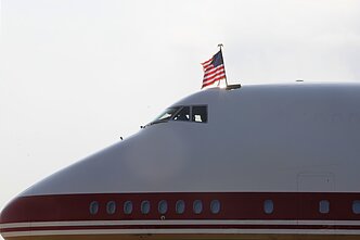 Donaldas Trumpas skrido Kataro padovanotu lėktuvu Donaldas Trumpas skrido Kataro padovanotu lėktuvu