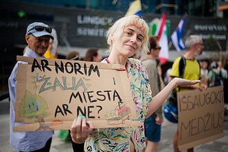 Po savivaldybės langais Vilniuje – protestas dėl statybų prie Neries