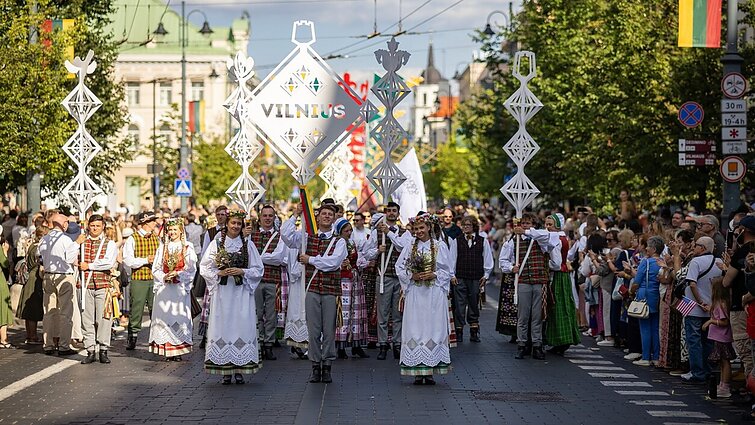 Gera nuotaika, bendrystė ir muzika: rengiamasi Moksleivių dainų šventės atidarymui
