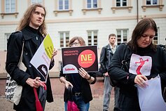Prie prezidentūros – protestas prieš Martyno Katelyno kandidatūrą į ministrus Prie prezidentūros – protestas prieš Martyno Katelyno kandidatūrą į ministrus
