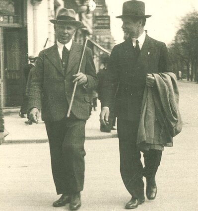 Juozas Zikaras su Antanu Žmuidzinavičiumi Kaune, 1936–1938 m. Juozas Zikaras su Antanu Žmuidzinavičiumi Kaune, 1936–1938 m.