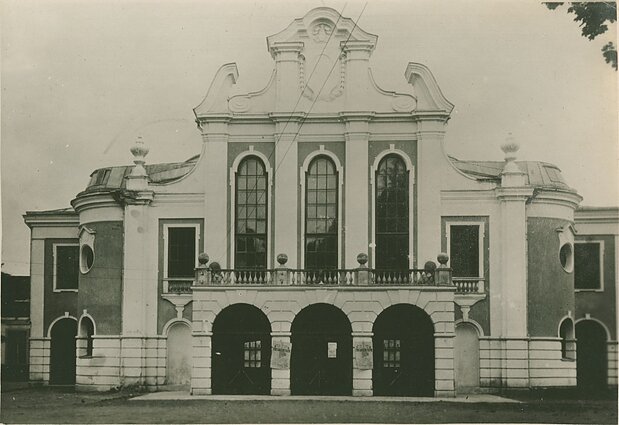 Pagrindinis Valstybės teatro fasadas, ~1925 m. Pagrindinis Valstybės teatro fasadas, ~1925 m.