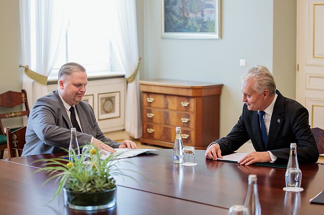 Кандидат на пост министра финансов Тауримас Валис встретился с президентом Гитанасом Науседой