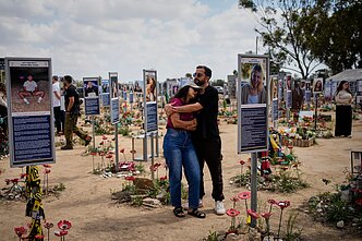 Izraelis protestais ir gedulo akcijomis pažymi 1 000 dienų nuo „Hamas“ išpuolių 2023 m. spalį