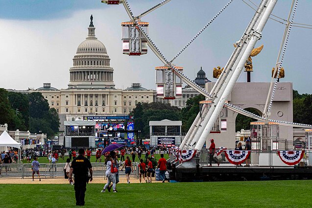 „Freedom 250“ apžvalgos ratas ir JAV Kapitolijus, žmonėms besilankant „Great American State Fair“ renginyje Nacionalinėje alėjoje, penktadienį, 2026 m. birželio 26 d., Vašingtone. „Freedom 250“ apžvalgos ratas ir JAV Kapitolijus, žmonėms besilankant „Great American State Fair“ renginyje Nacionalinėje alėjoje, penktadienį, 2026 m. birželio 26 d., Vašingtone.