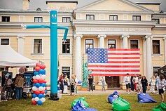 JAV Nepriklausomybės dienos minėjimas Verkių rūmuose JAV Nepriklausomybės dienos minėjimas Verkių rūmuose