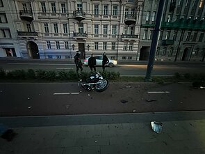 Vilniuje motociklas rėžėsi į stulpą Vilniuje motociklas rėžėsi į stulpą
