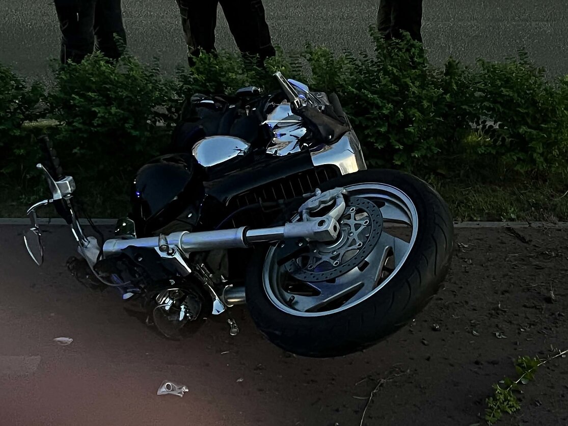 Vilniuje motociklas rėžėsi į stulpą Vilniuje motociklas rėžėsi į stulpą