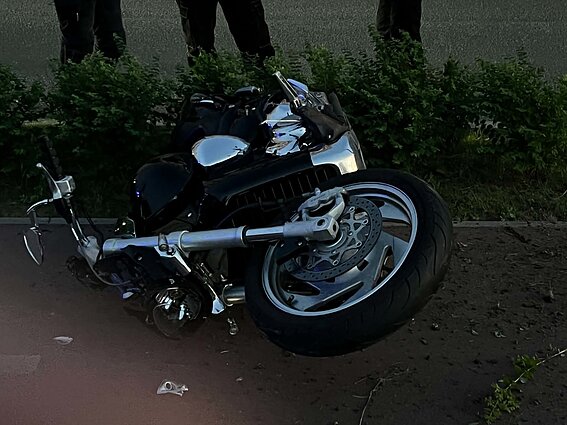Vilniuje motociklas rėžėsi į stulpą Vilniuje motociklas rėžėsi į stulpą