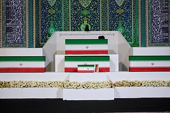 Ali Khamenei kūnas prieš laidotuves atneštas į Teherano Didžiąją Mosalą