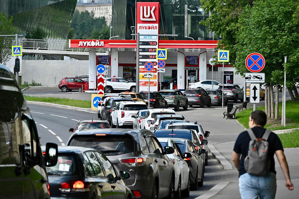 Очереди у АЗС в Москве Очереди у АЗС в Москве