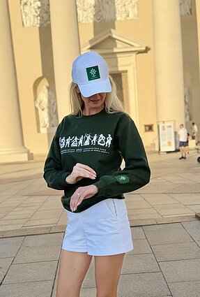 Vaiva Ginaitytė-Reiter su J. Statkevičiaus kurta šventės atributika Vaiva Ginaitytė-Reiter su J. Statkevičiaus kurta šventės atributika