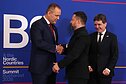 Ukrainos ir Lenkijos prezidentai spaudžia vienas kitam rankas