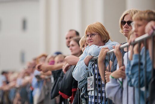 Katedros aikštėje – energingas orkestrų koncertas: prasidėjo Moksleivių dainų šventė