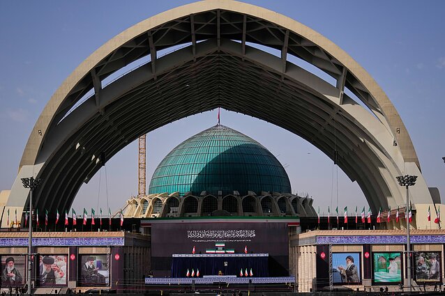 Irane prasidėjo aukščiausiojo lyderio Ali Khamenei laidotuvių ceremonijos Irane prasidėjo aukščiausiojo lyderio Ali Khamenei laidotuvių ceremonijos