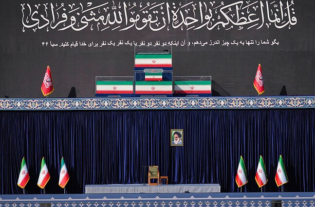 Irane prasidėjo aukščiausiojo lyderio Ali Khamenei laidotuvių ceremonijos Irane prasidėjo aukščiausiojo lyderio Ali Khamenei laidotuvių ceremonijos